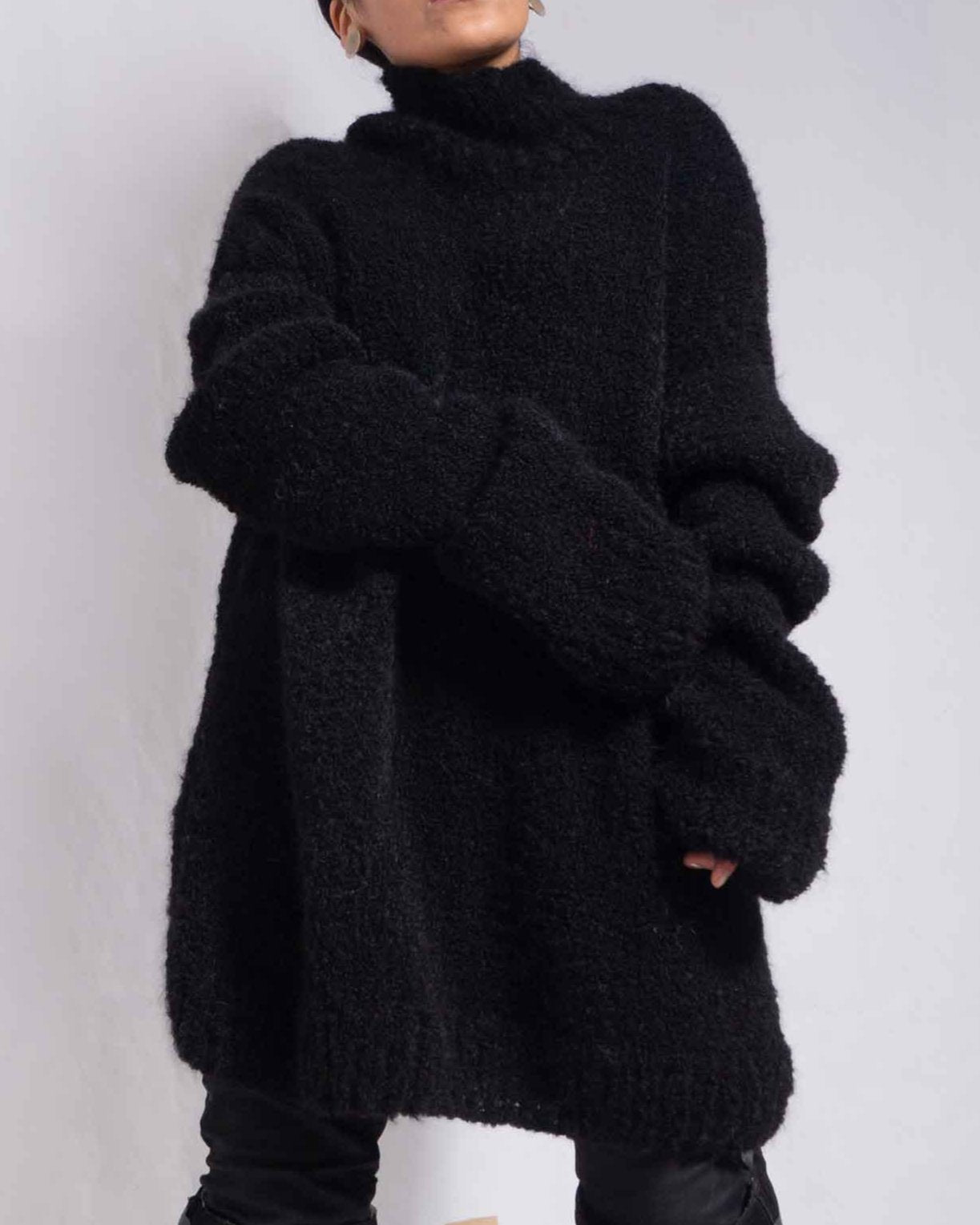ALPACA CHUNKY KNIT SWEATER - BLACK