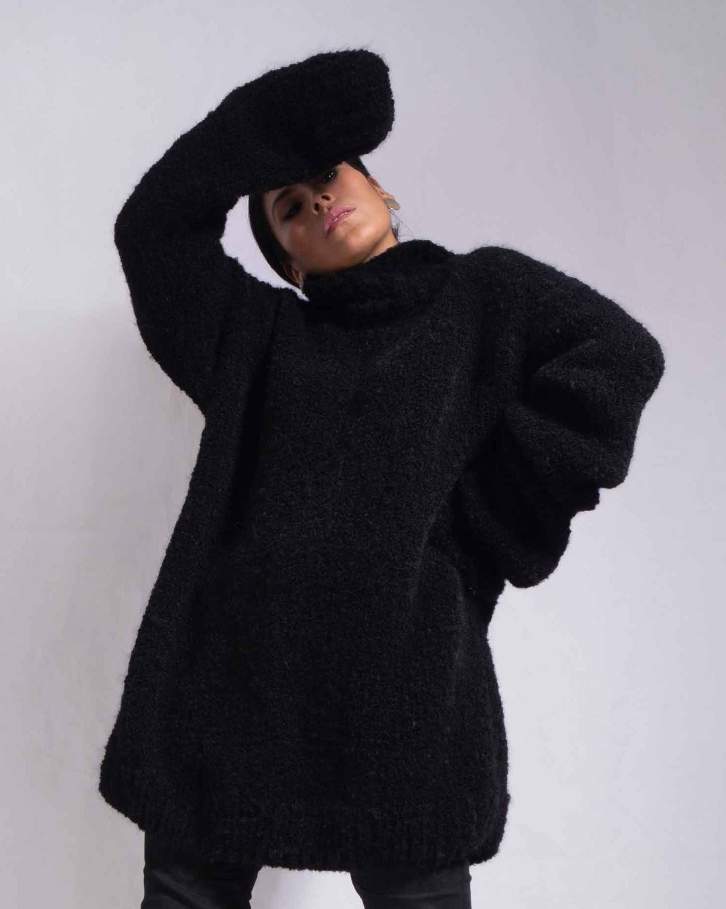 ALPACA CHUNKY KNIT SWEATER - BLACK