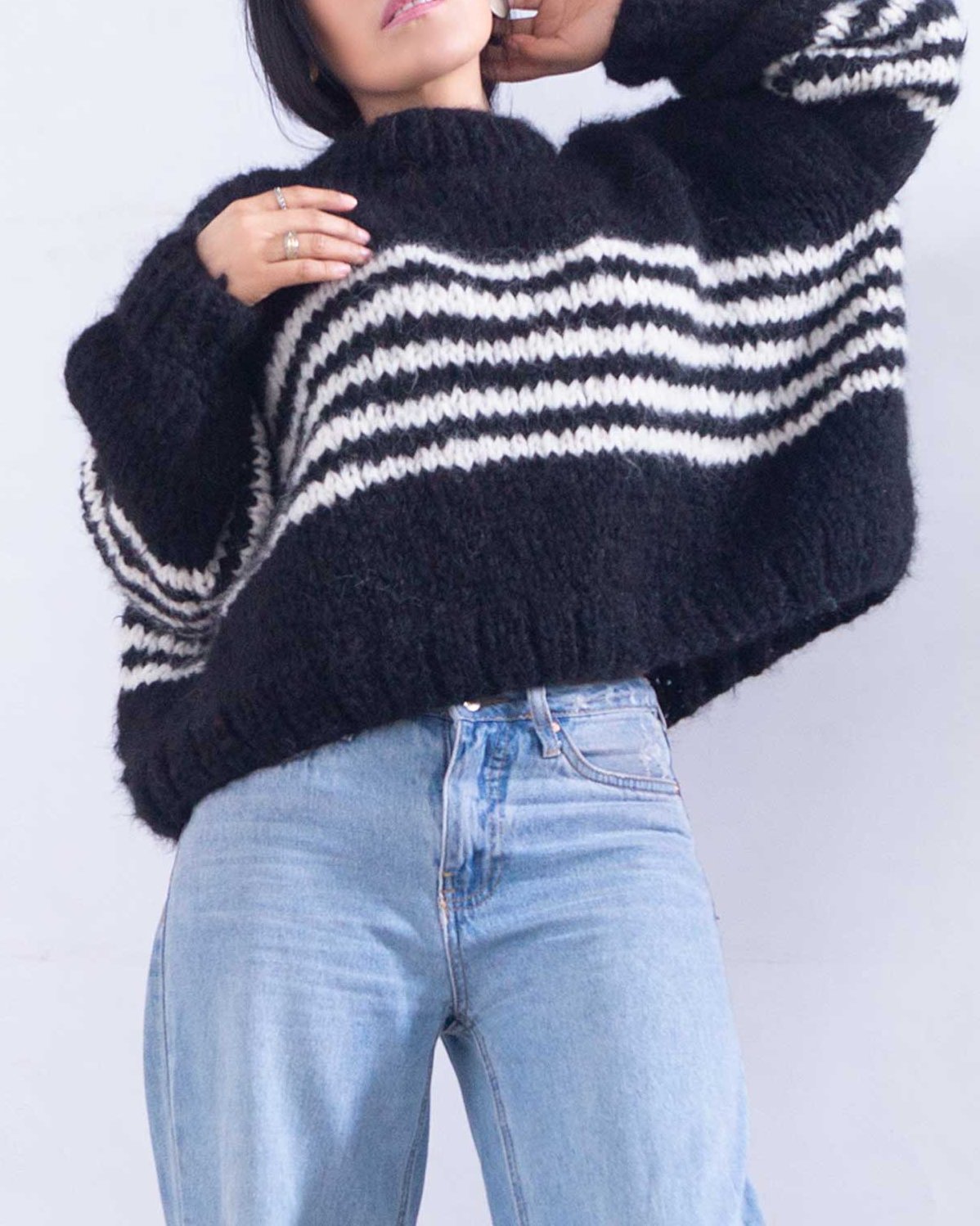 ALPACA WOMENS CROPPED SWEATER