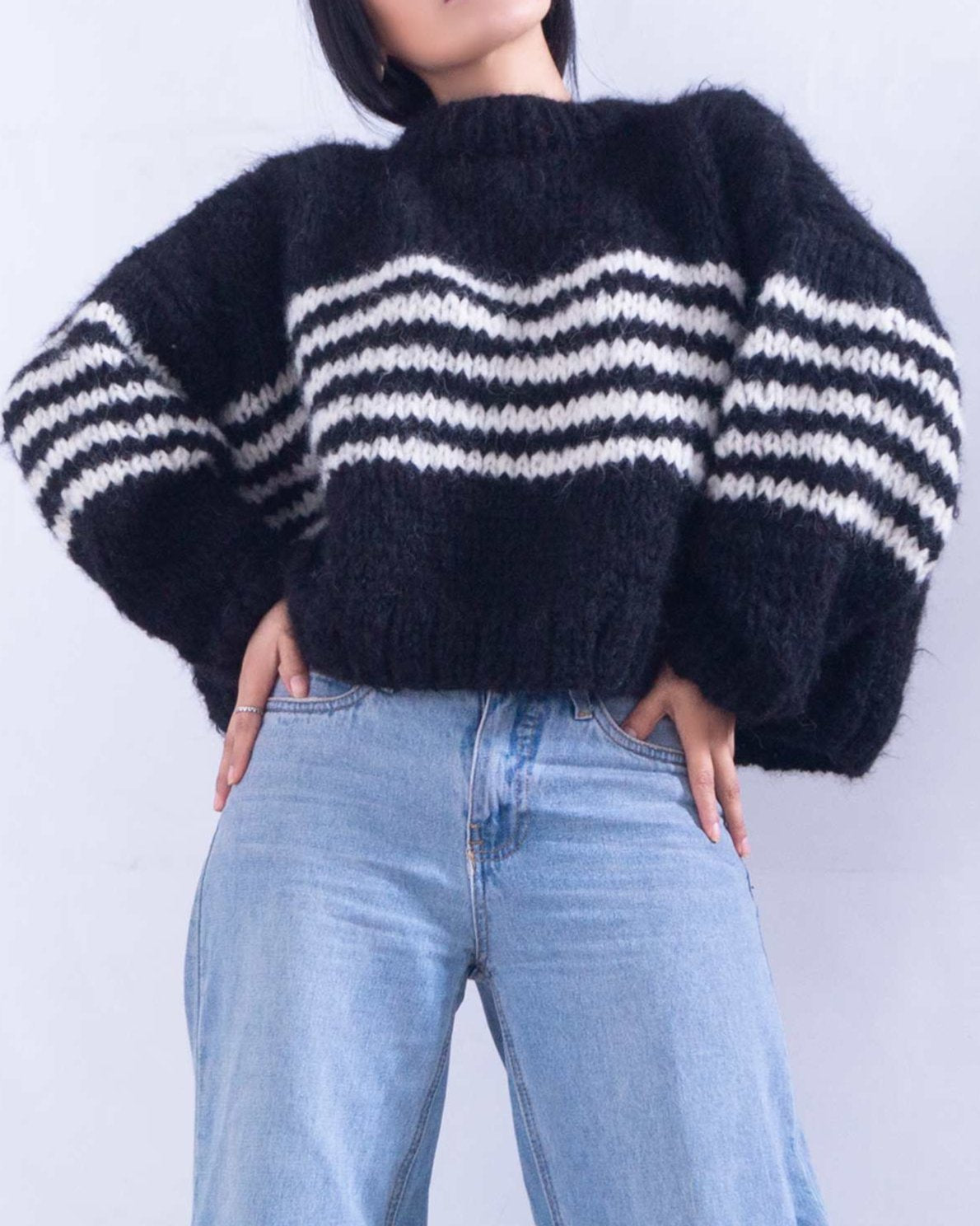 ALPACA WOMENS CROPPED SWEATER