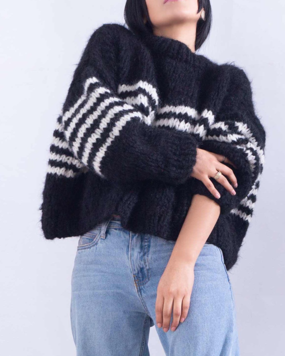 ALPACA WOMENS CROPPED SWEATER