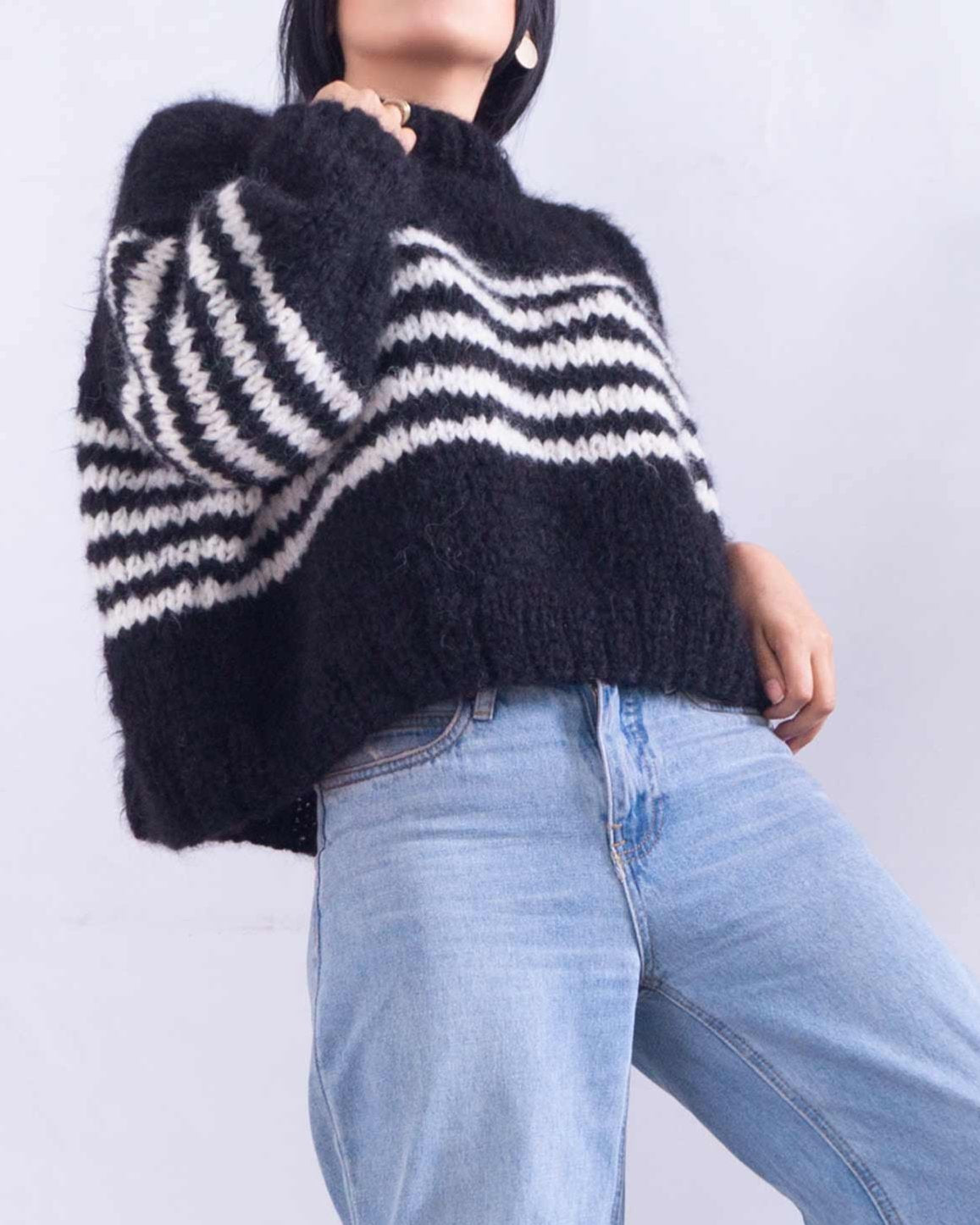 ALPACA WOMENS CROPPED SWEATER