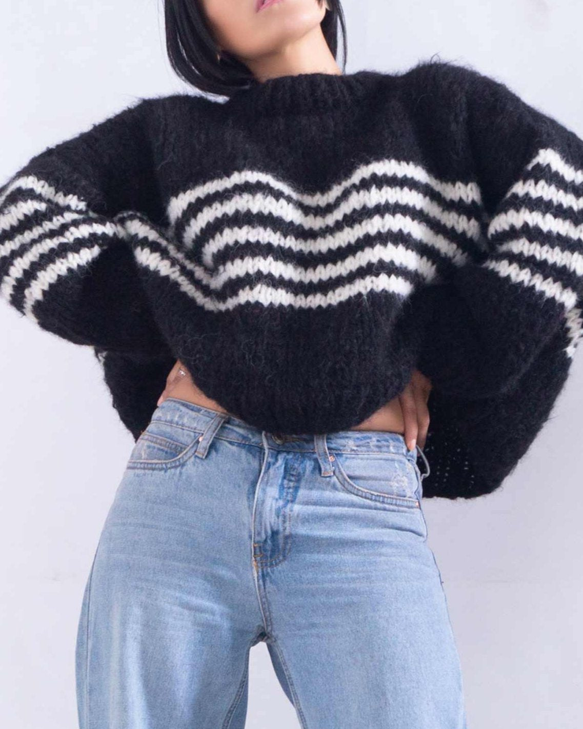 ALPACA WOMENS CROPPED SWEATER