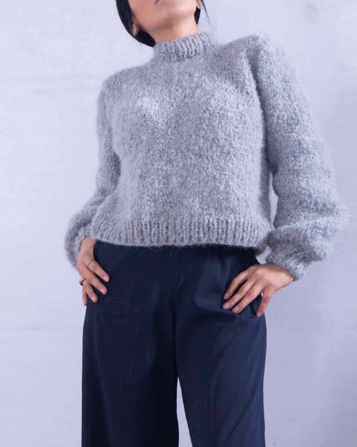 ALPACA CROP TOP SWEATER - GRAY