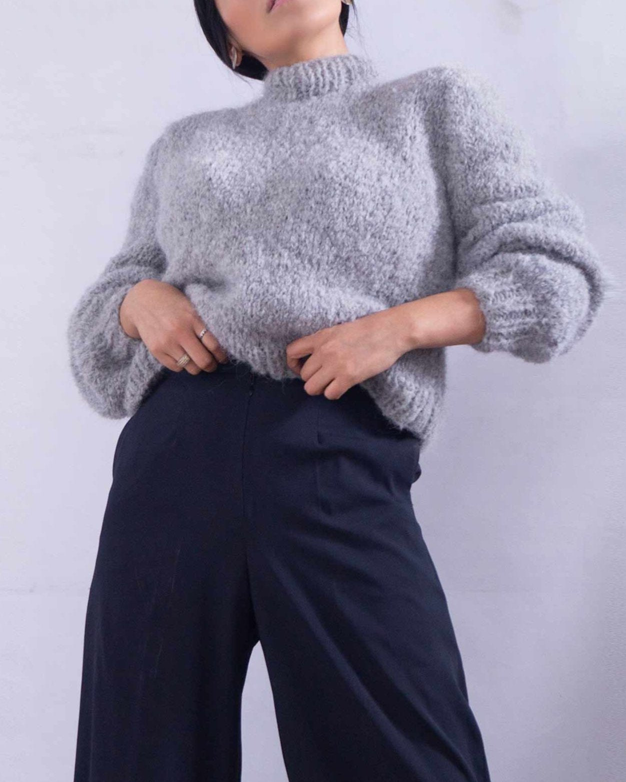 ALPACA CROP TOP SWEATER - GRAY
