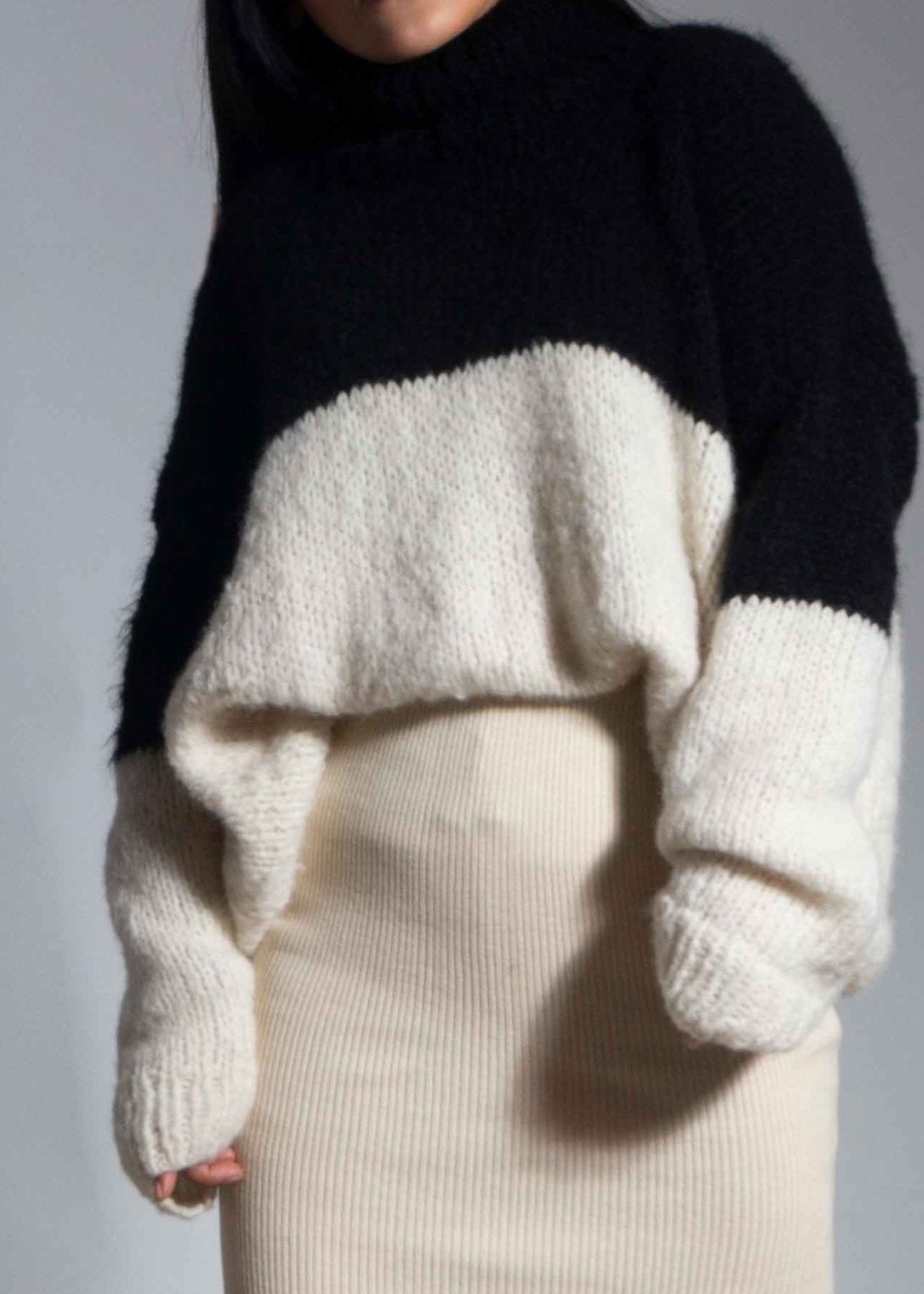 ALPACA SWEATER - BLACK / IVORY