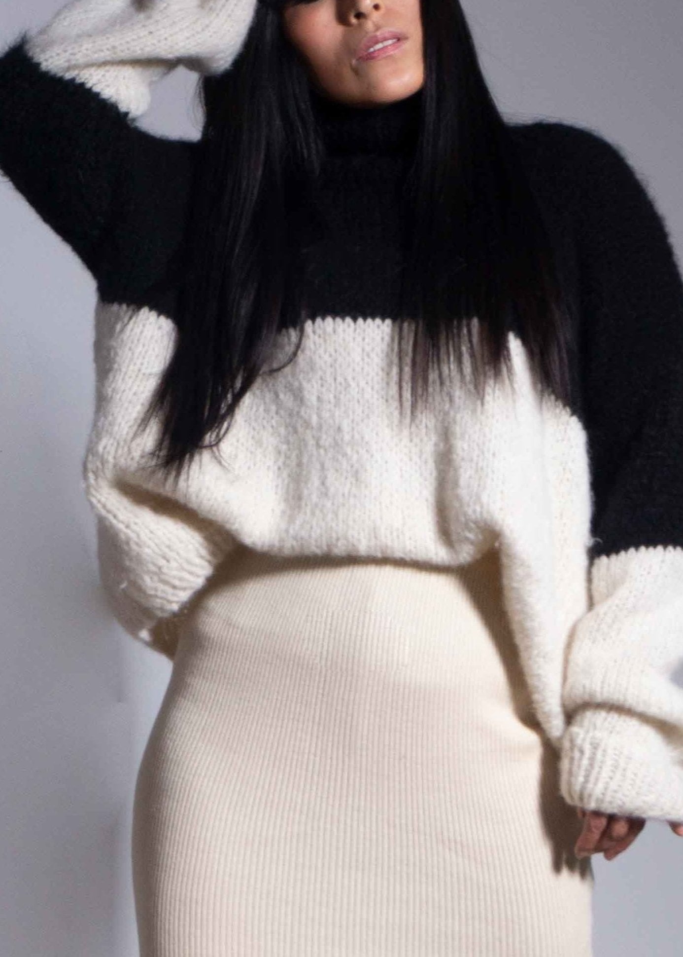 ALPACA SWEATER - BLACK / IVORY