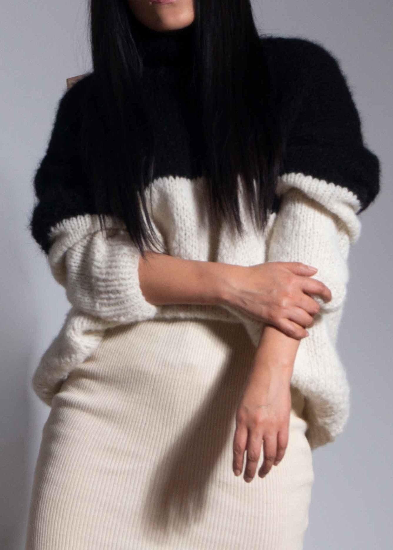 ALPACA SWEATER - BLACK / IVORY