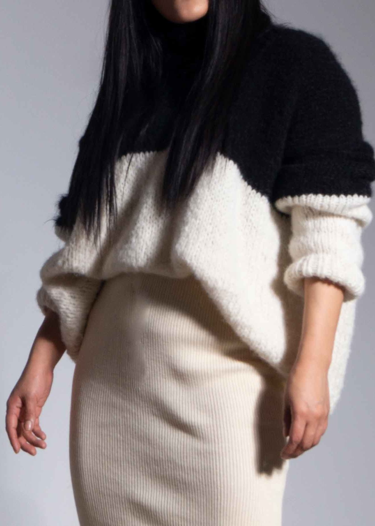 ALPACA SWEATER - BLACK / IVORY