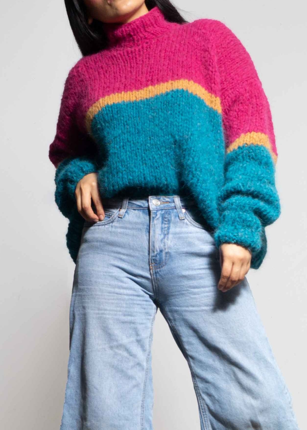 ALPACA WOMENS CROPPED SWEATER