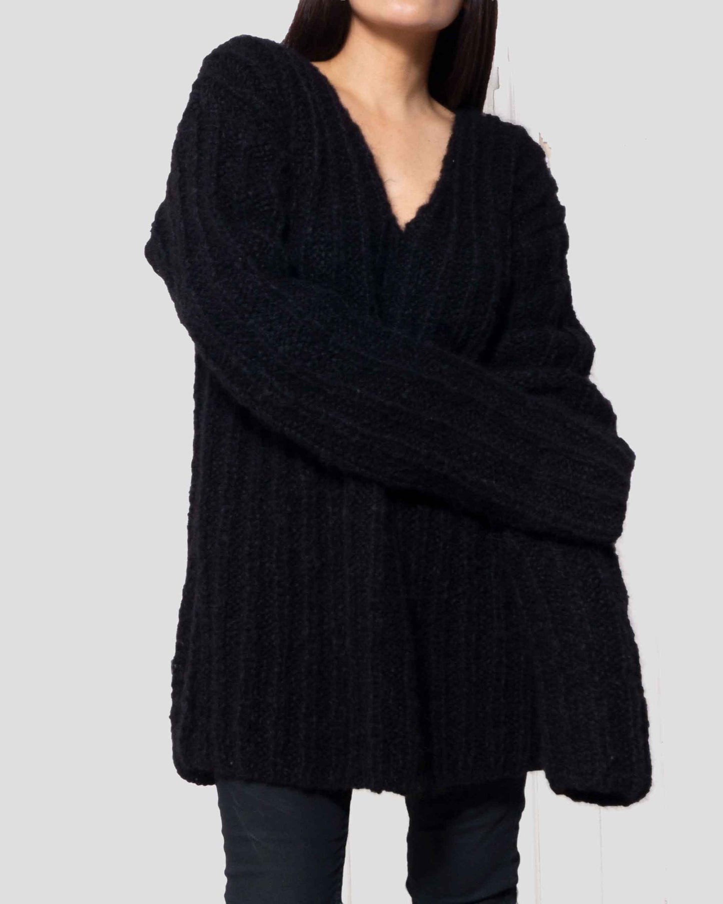 V NECK ALPACA SWEATER - BLACK