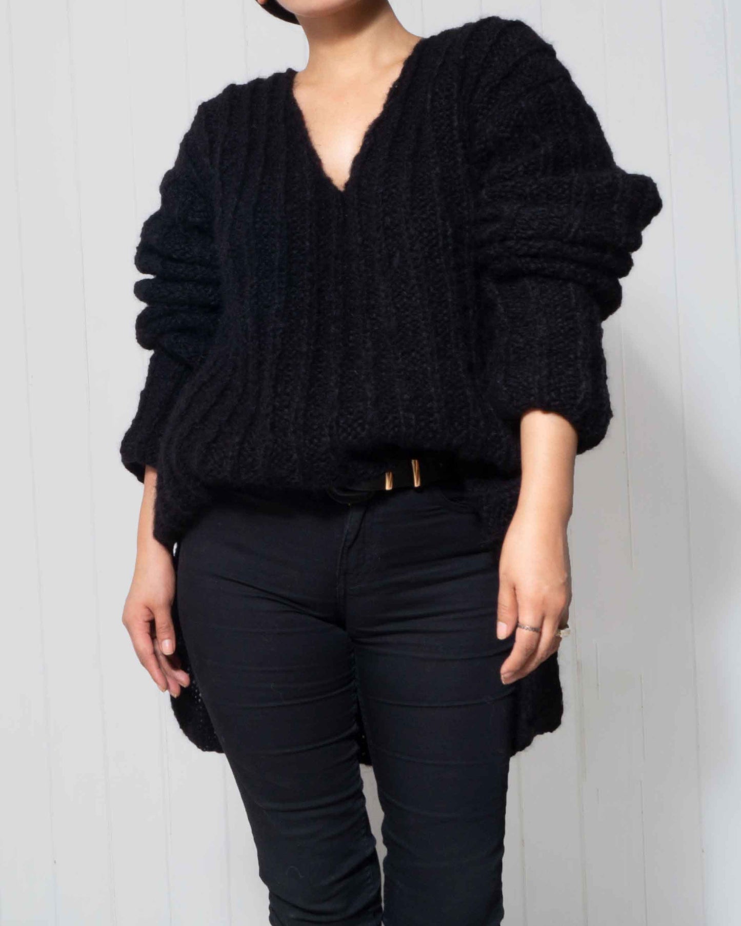 V NECK ALPACA SWEATER - BLACK