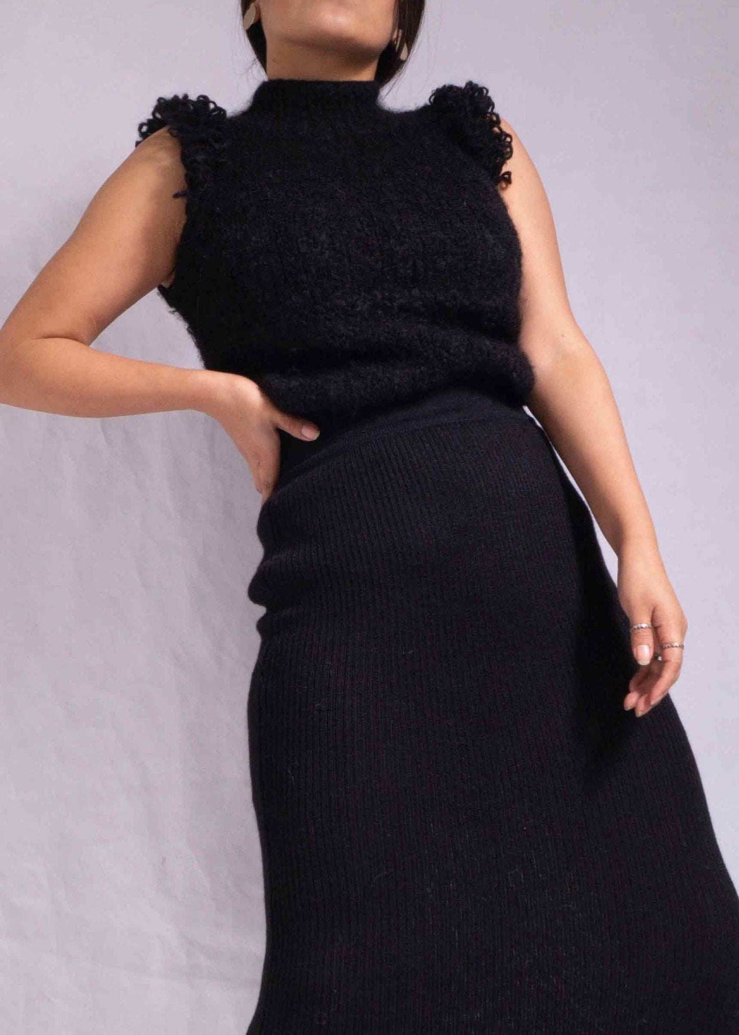 ALPACA SWEATER VEST - BLACK