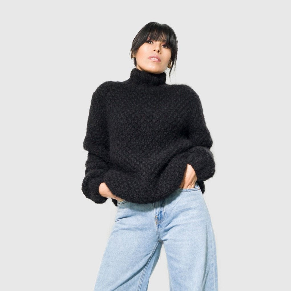 TURTLENECK ALPACA SWEATER - BLACK