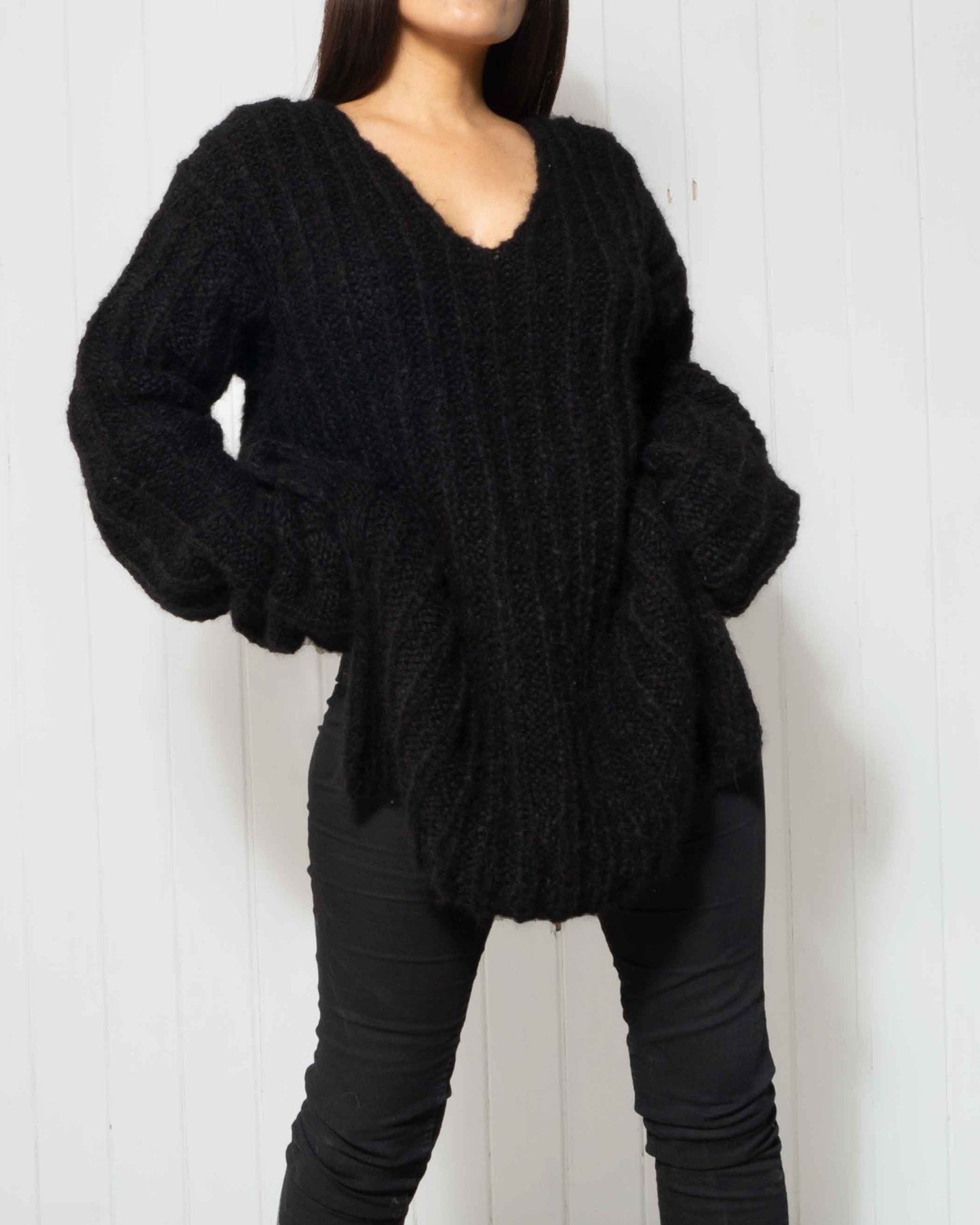 V NECK ALPACA SWEATER - BLACK