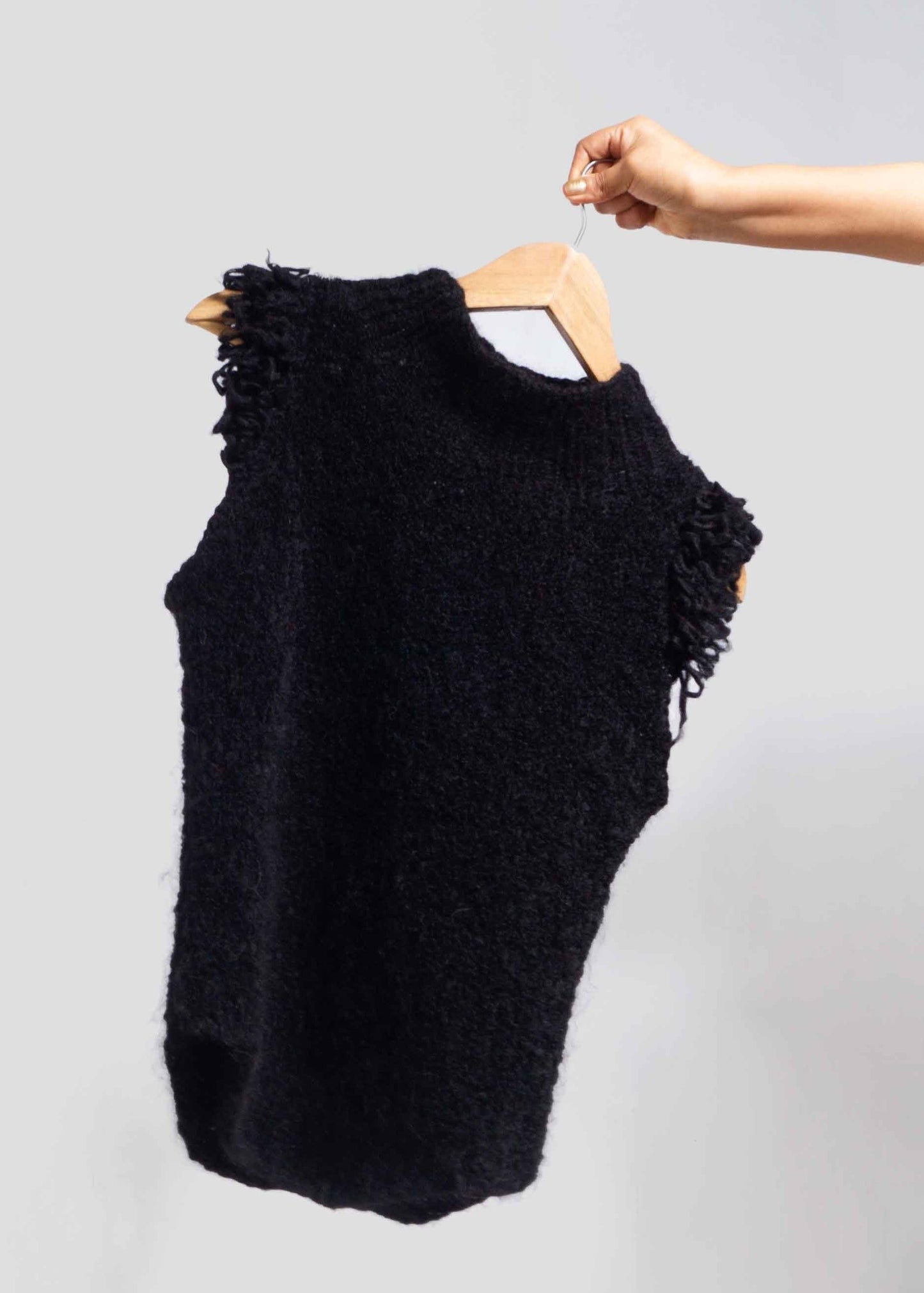ALPACA SWEATER VEST - BLACK