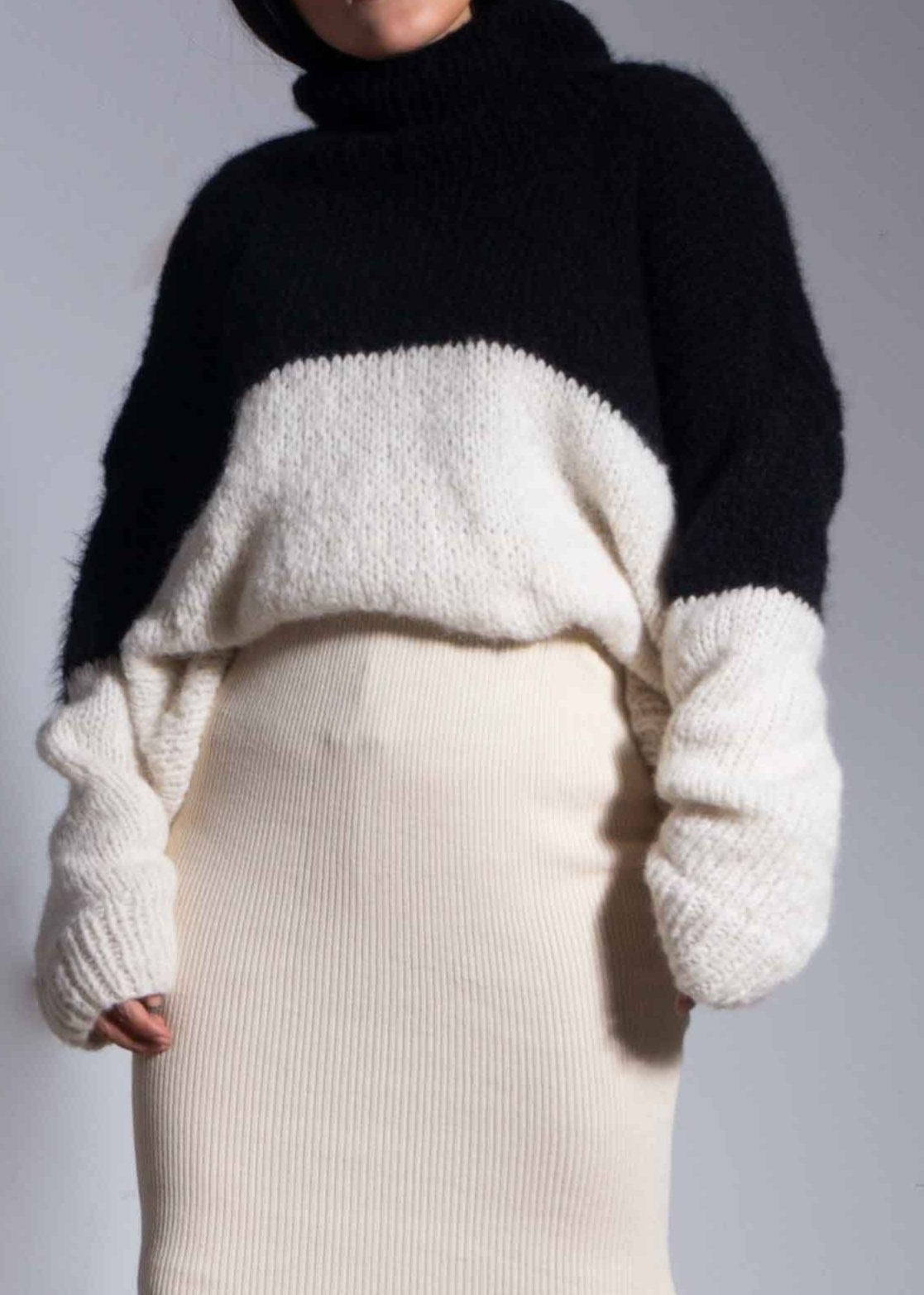 ALPACA SWEATER - BLACK / IVORY