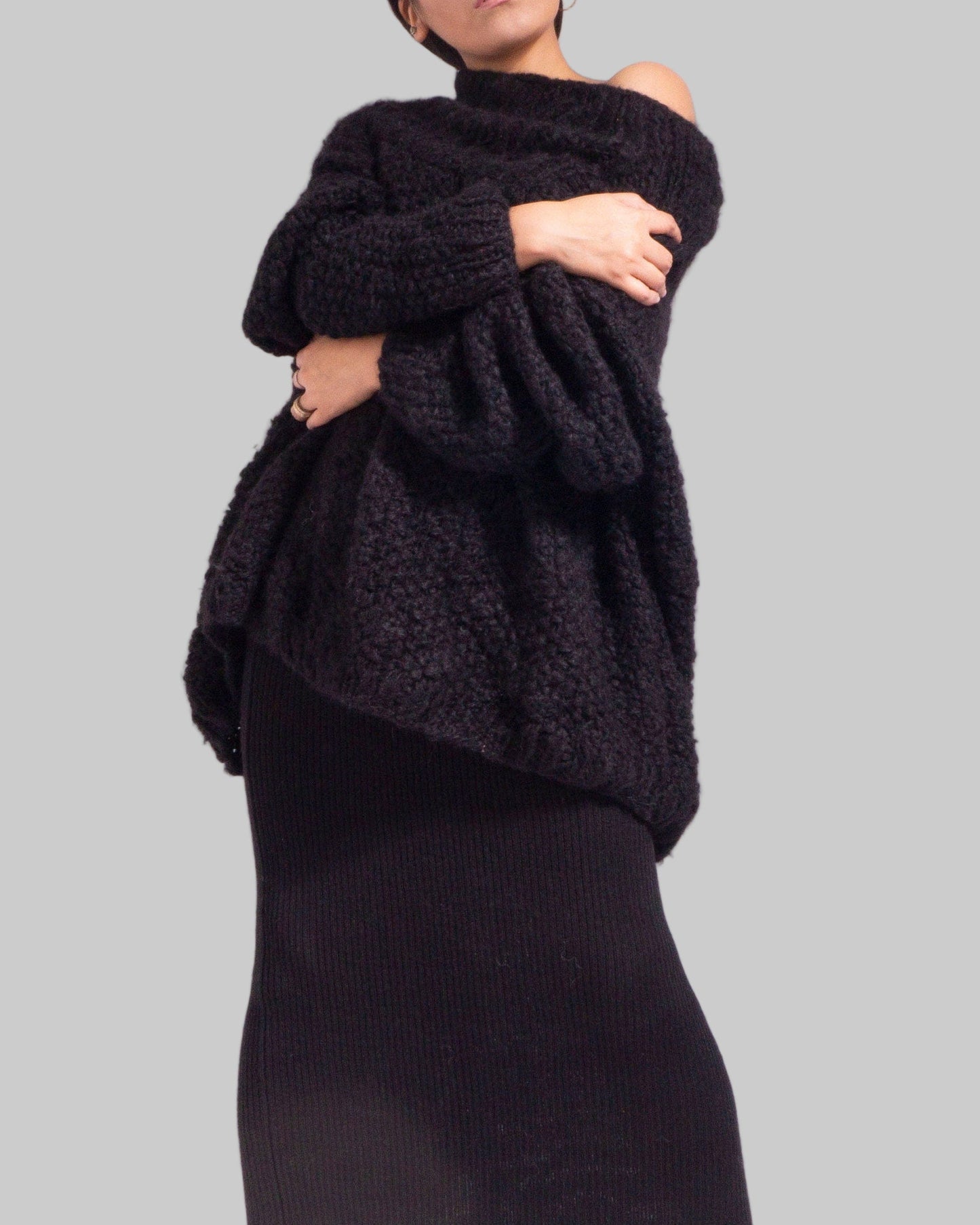 Hand-Knitted Black Alpaca Oversized Sweater | Chunky Knit Pullover