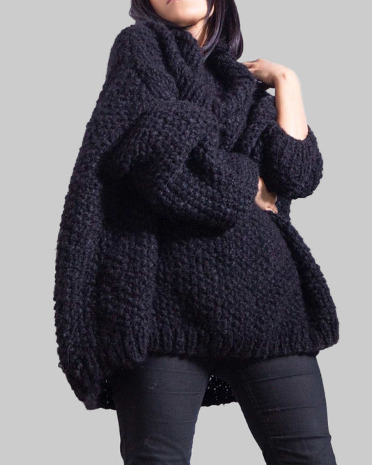 black-oversized-alpaca-sweater-peru